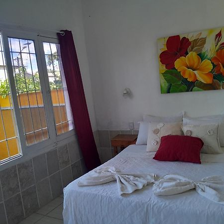 Hostel Damaris Пуерто-Іґуасу Екстер'єр фото