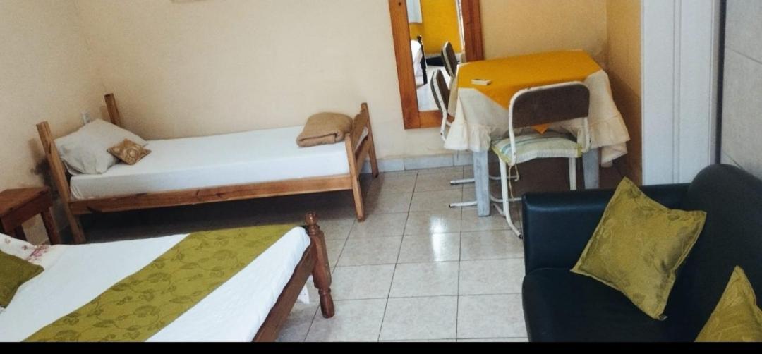 Hostel Damaris Пуерто-Іґуасу Номер фото